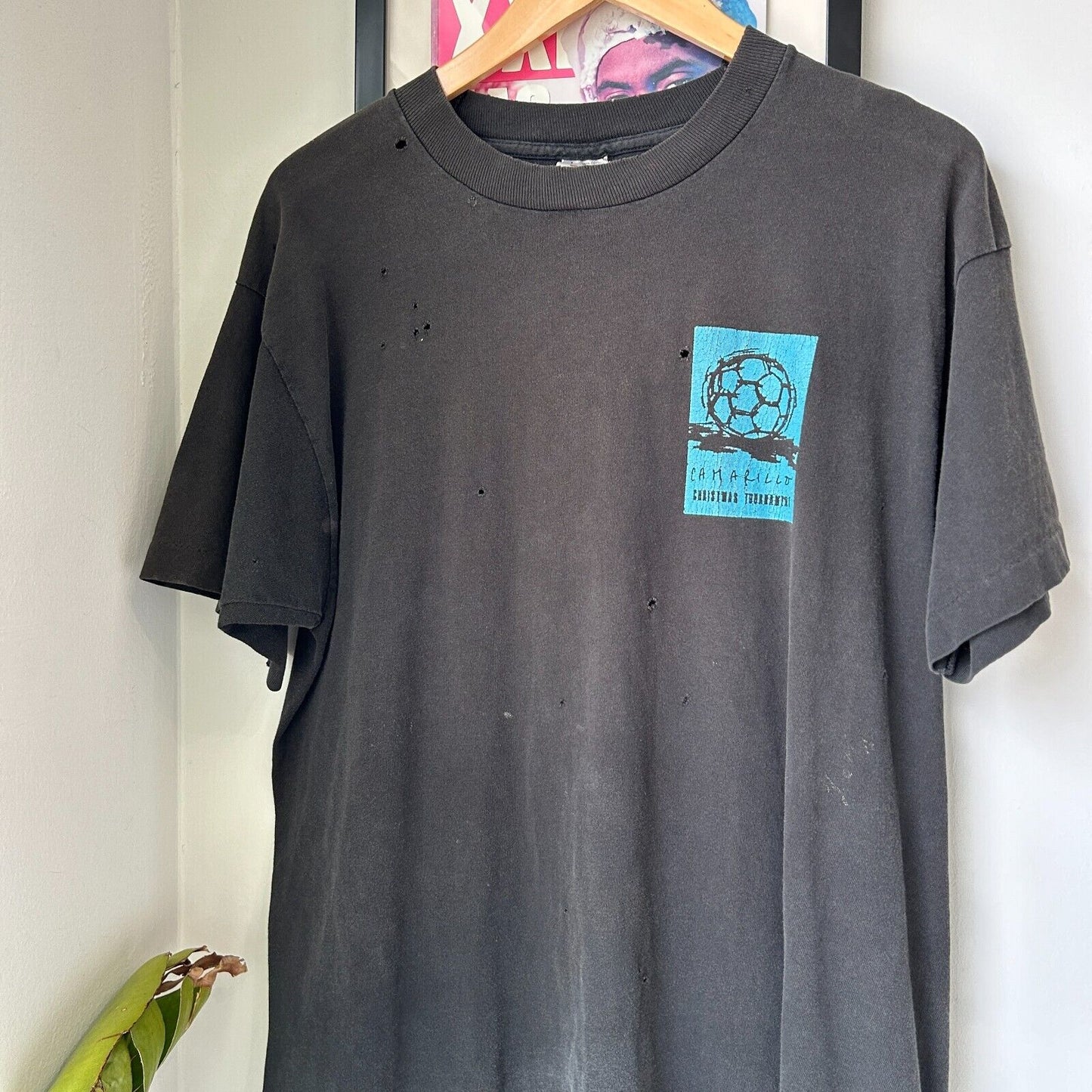 VINTAGE 90s | Camarillo Soccer Art Illustration Faded Thrashed T-Shirt sz L