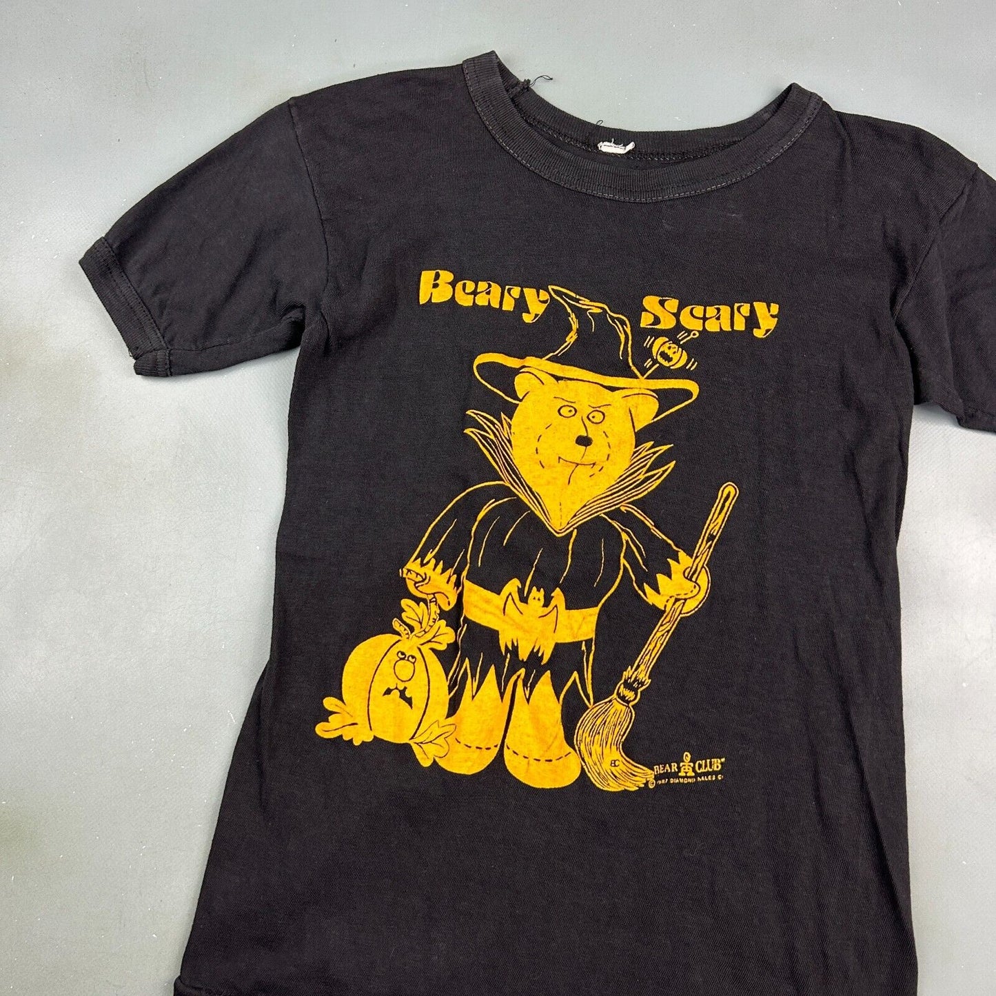 VINTAGE 1987 | Beary Scary Black Bear Club T-Shirt sz XS Adult