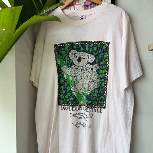 VINTAGE 90s | Safe Our Lifestyle Koala Bear Illustration Art T-Shirt sz XL Adult