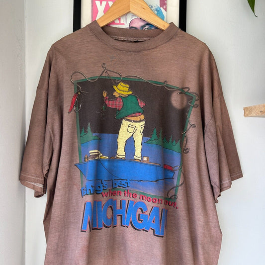 VINTAGE 90s | Michigan Cartoon Fishing Over Dyed Brown T-Shirt sz XL