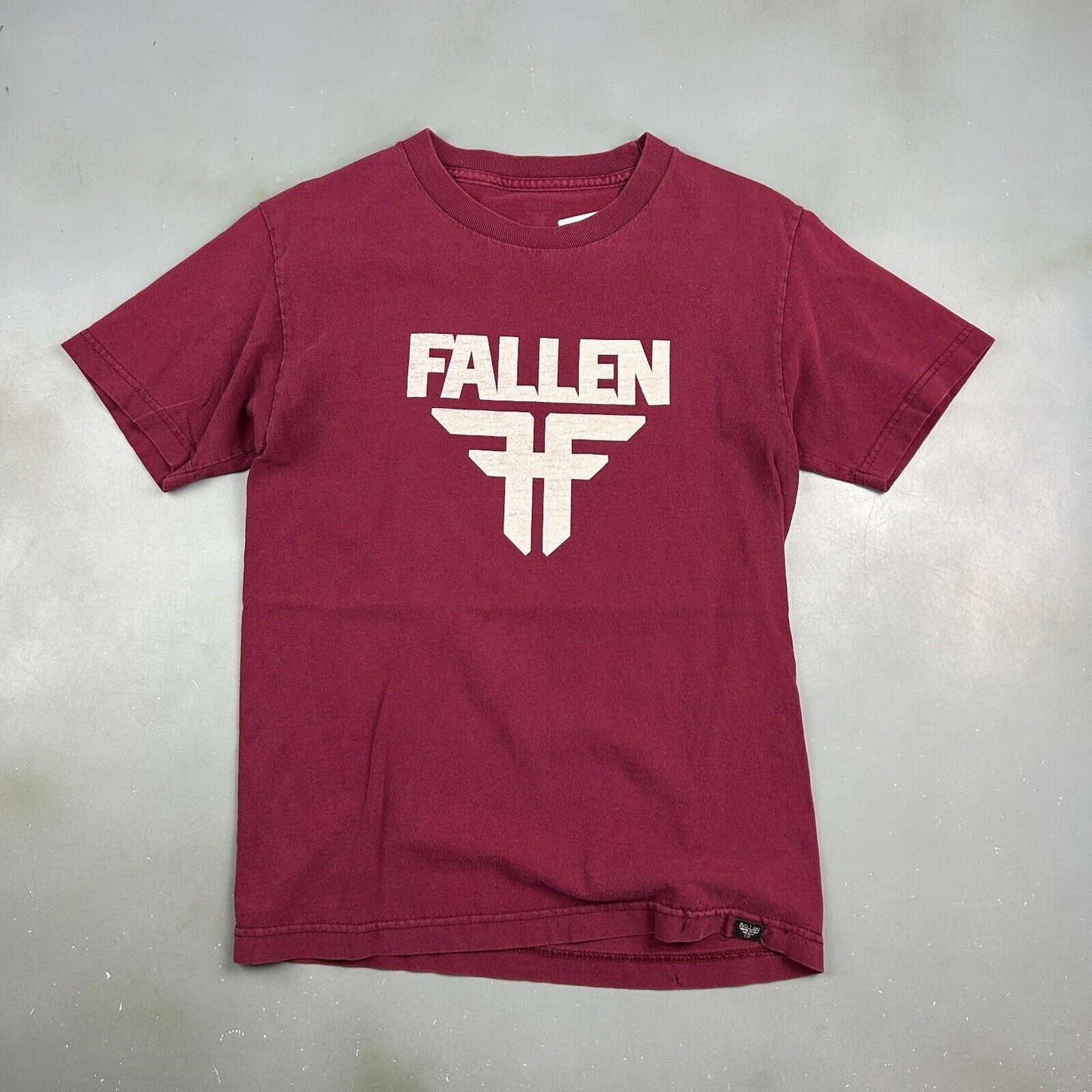 VINTAGE | Fallen Skateboard Shoes Maroon T-Shirt sz S Men Adult