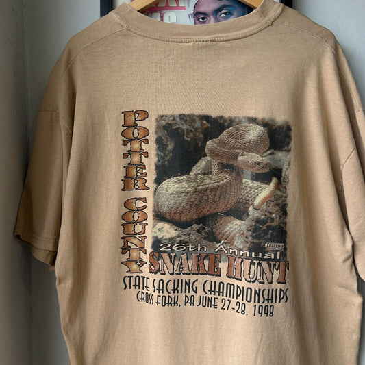 VINTAGE 90s | Snake Hunt T-Shirt sz L-XL