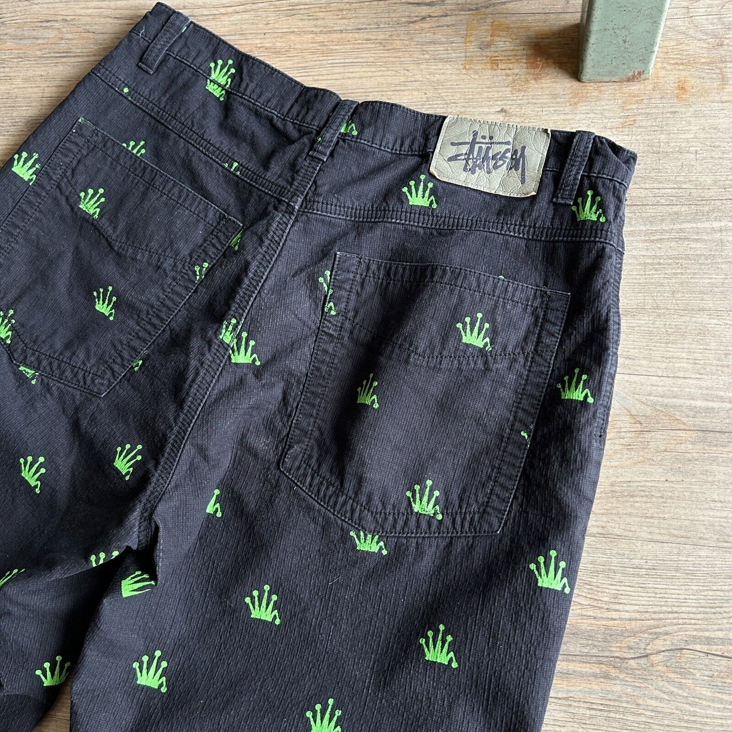 VINTAGE | STUSSY Crown Pattern Shorts sz W32