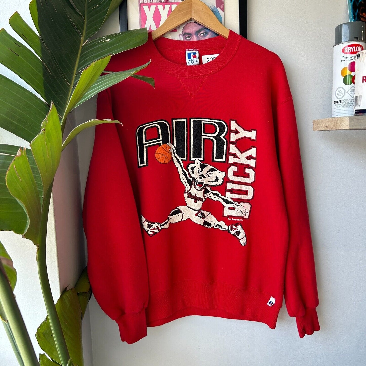 VINTAGE 90s | AIR Bucky Wisconsin Basketball Russell Sweater sz L Adult