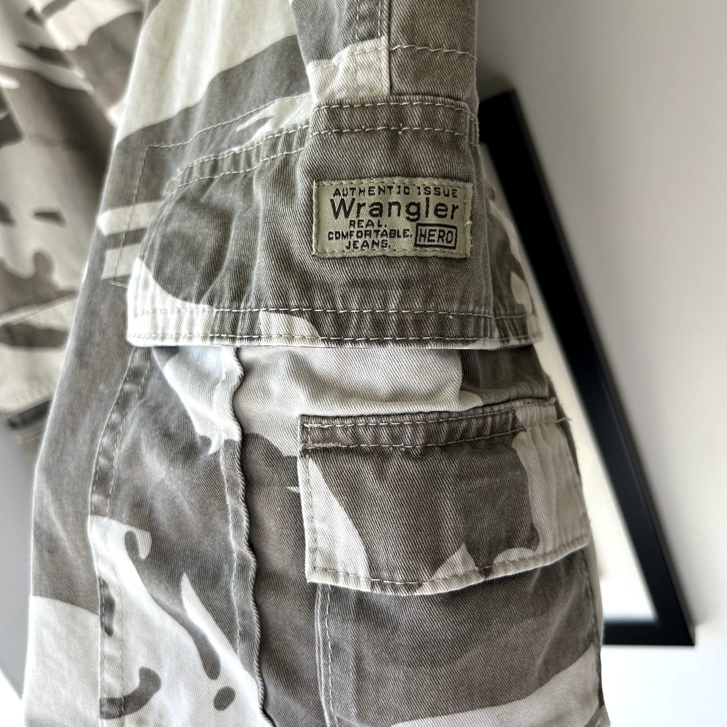 VINTAGE | Y2K Wrangler Woodland Camo Cargo Shorts sz W43