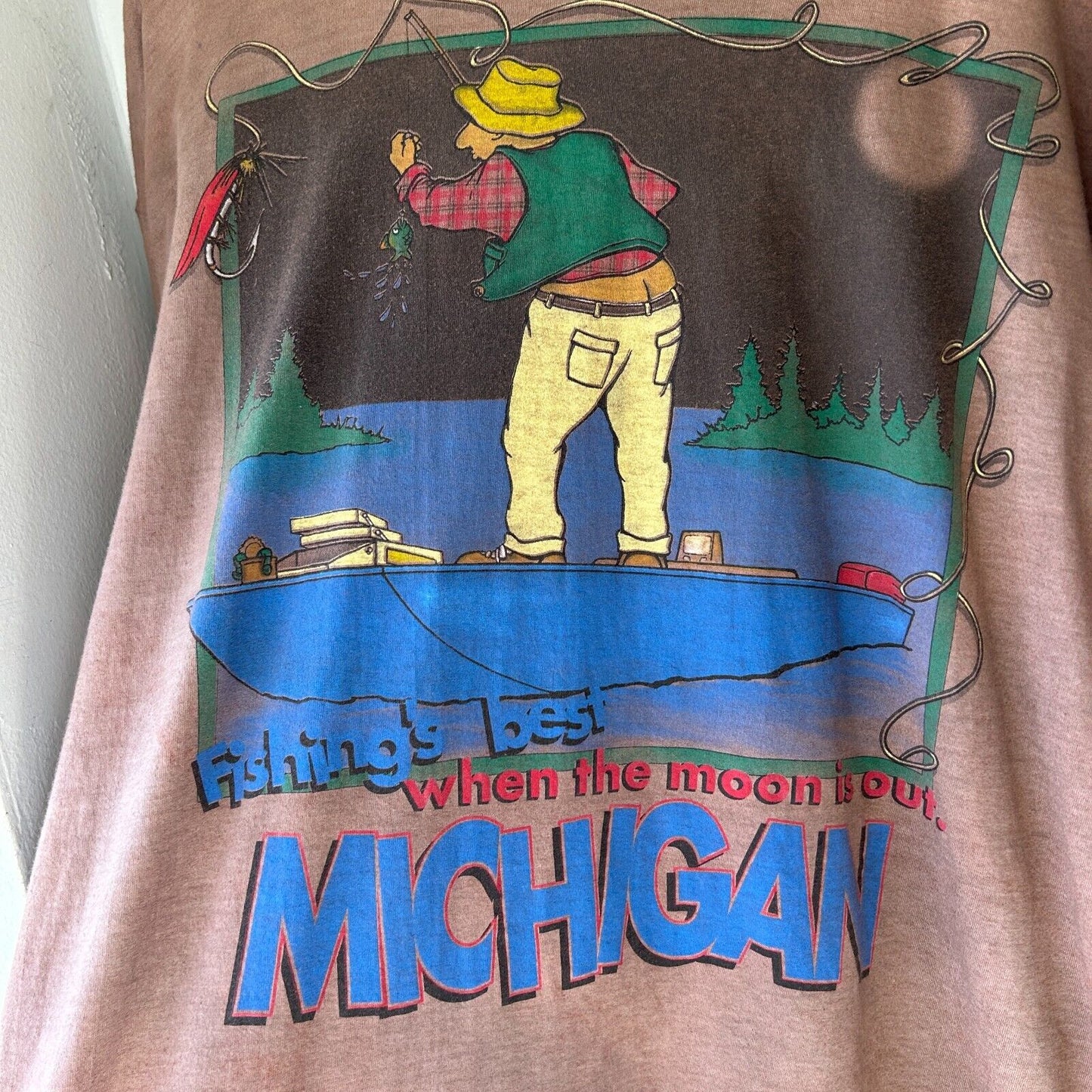 VINTAGE 90s | Michigan Cartoon Fishing Over Dyed Brown T-Shirt sz XL