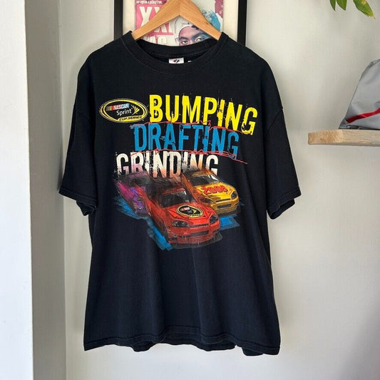 VINTAGE | Bumping Drafting Grinding Nascar Racing Car T-Shirt sz XL