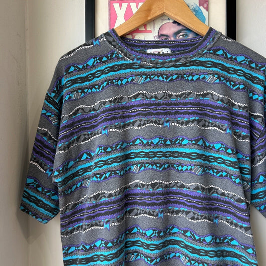 VINTAGE 90s | Bolt All Over Striped Print T-Shirt sz M