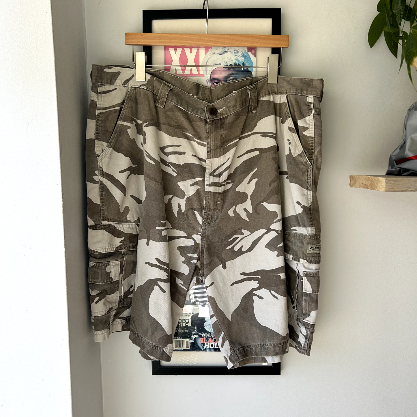 VINTAGE | Y2K Wrangler Woodland Camo Cargo Shorts sz W43