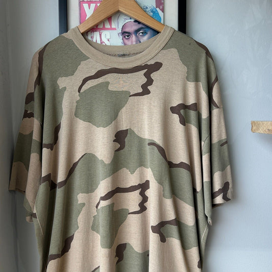 VINTAGE 90s | Desert Camouflage T-Shirt sz XL-2XL