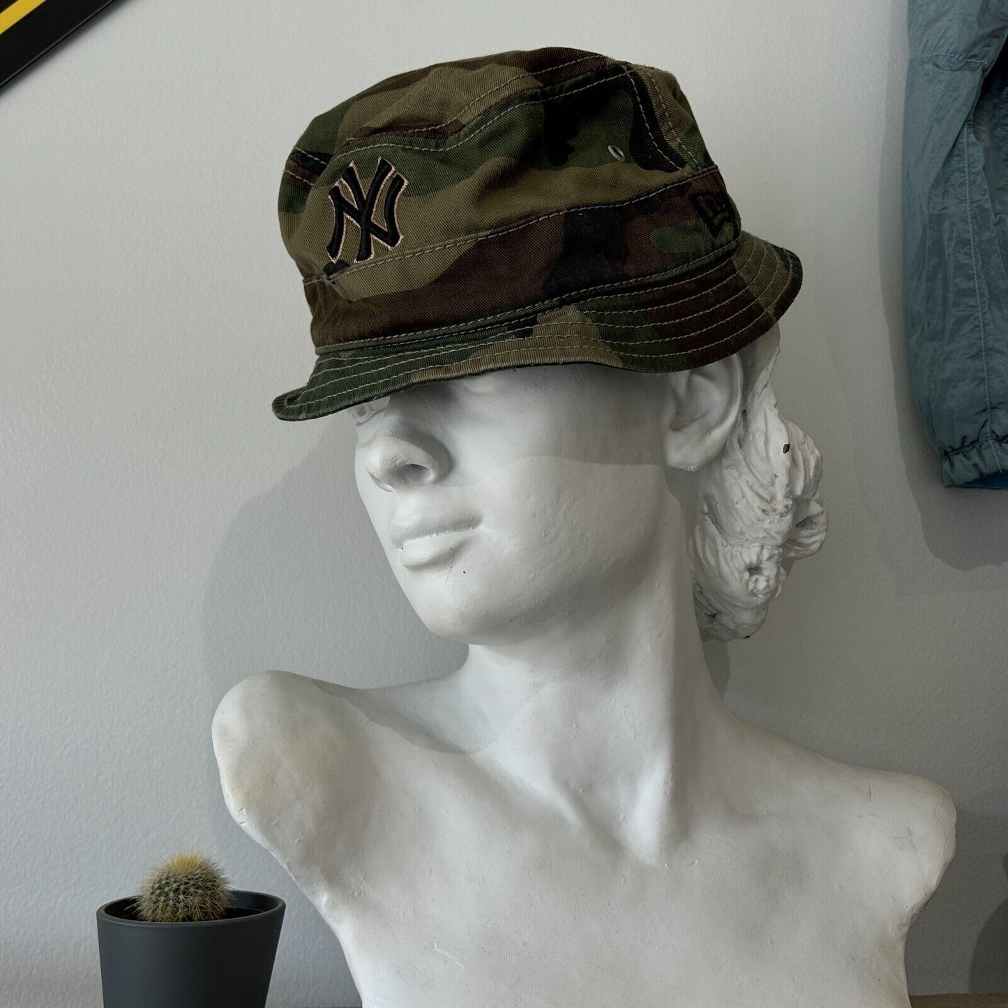 NY Yankees New Era Camo Bucket HAT Sz M