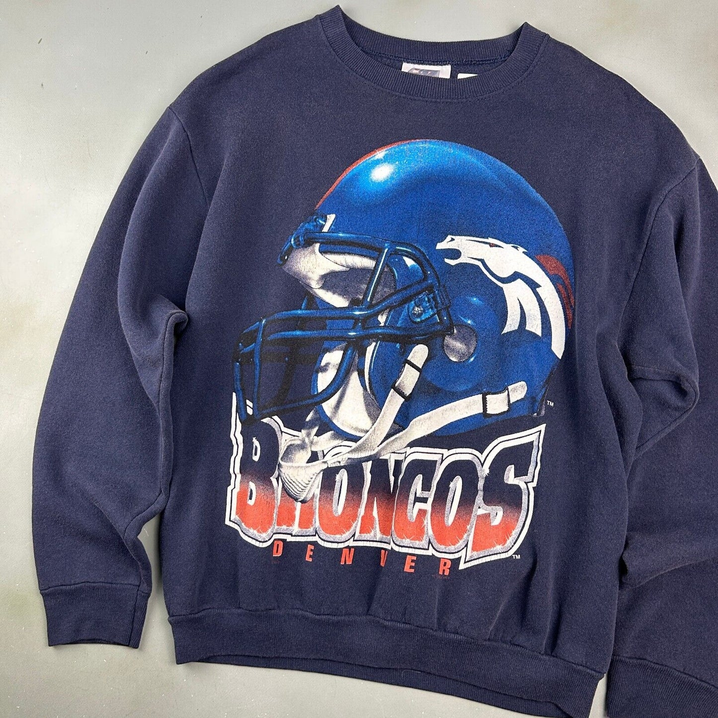 VINTAGE 1997 | NFL Denver Broncos Big Helmet Football Crew Sweater sz M Adult