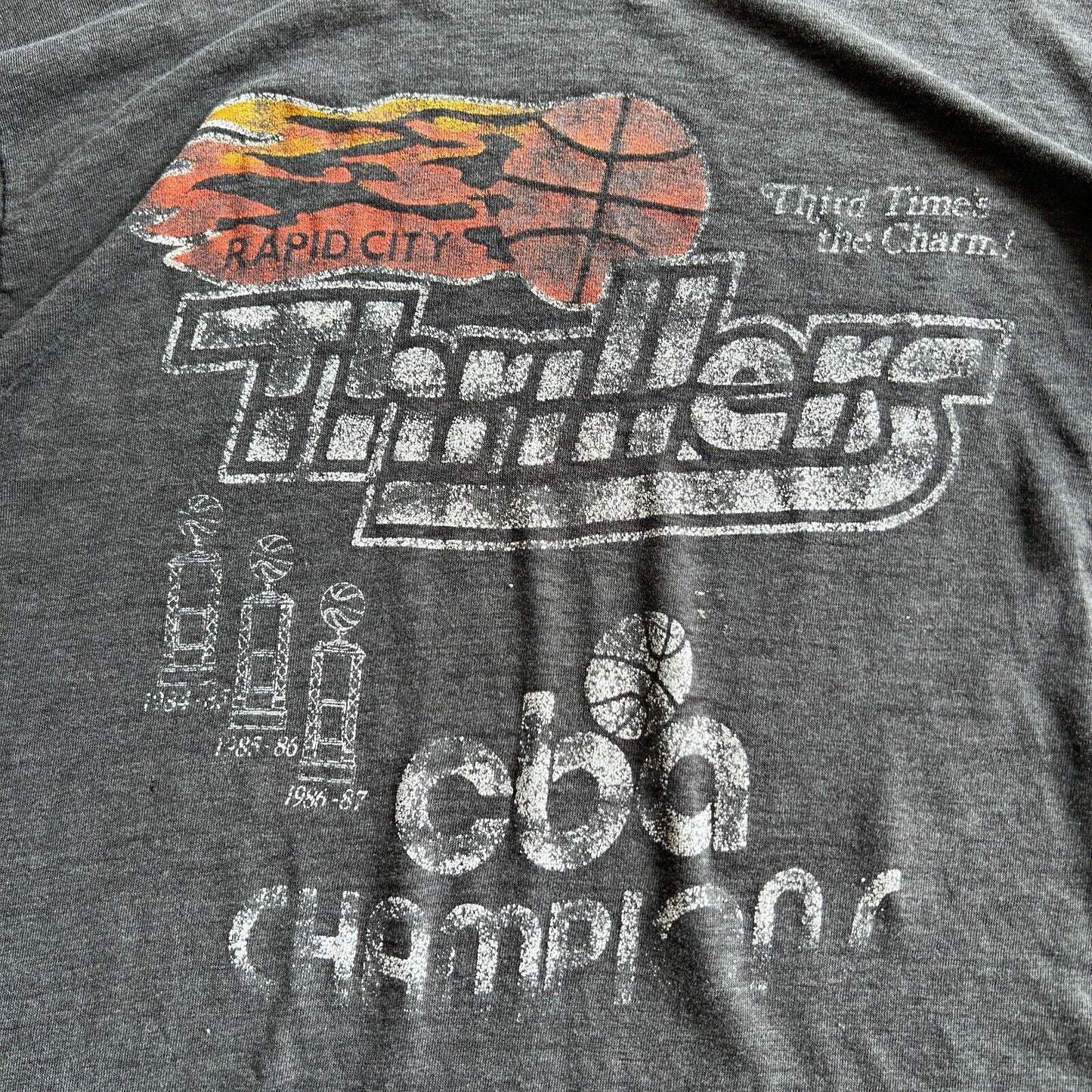 VINTAGE 80s | Rapid City Thrillers Basketball Thrashed & Faded T-Shirt sz S