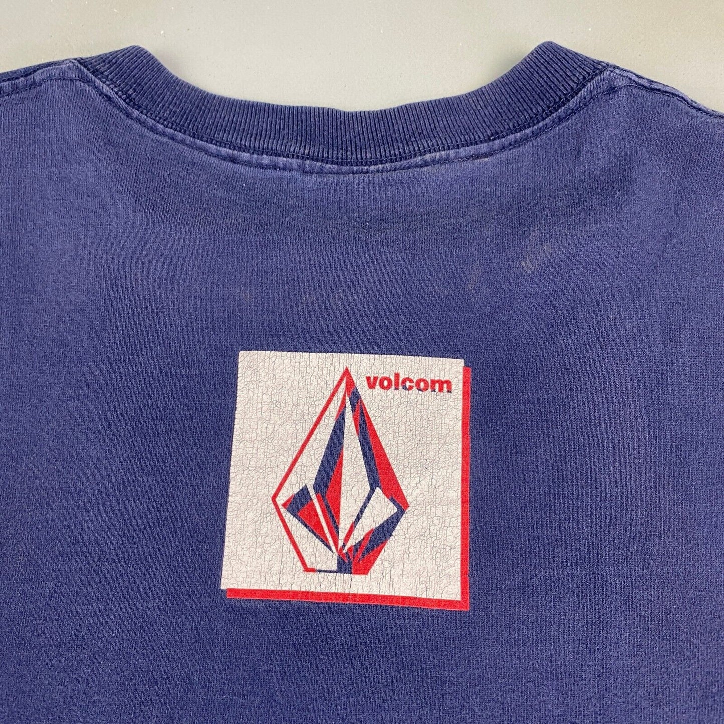 VINTAGE Volcom Surf Skate Boarding Navy T-Shirt sz Medium Adult