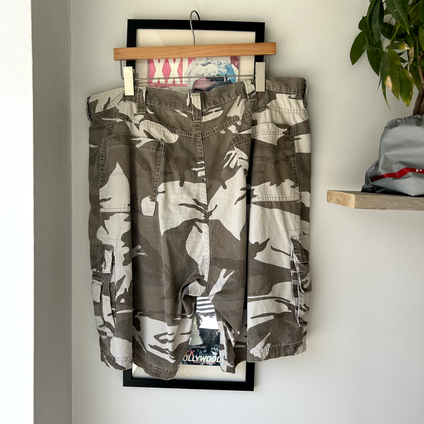 VINTAGE | Y2K Wrangler Woodland Camo Cargo Shorts sz W43