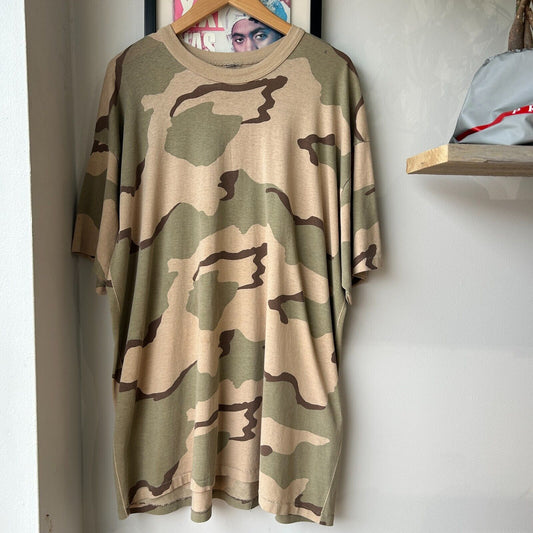 VINTAGE 90s | Desert Camouflage T-Shirt sz XL-2XL